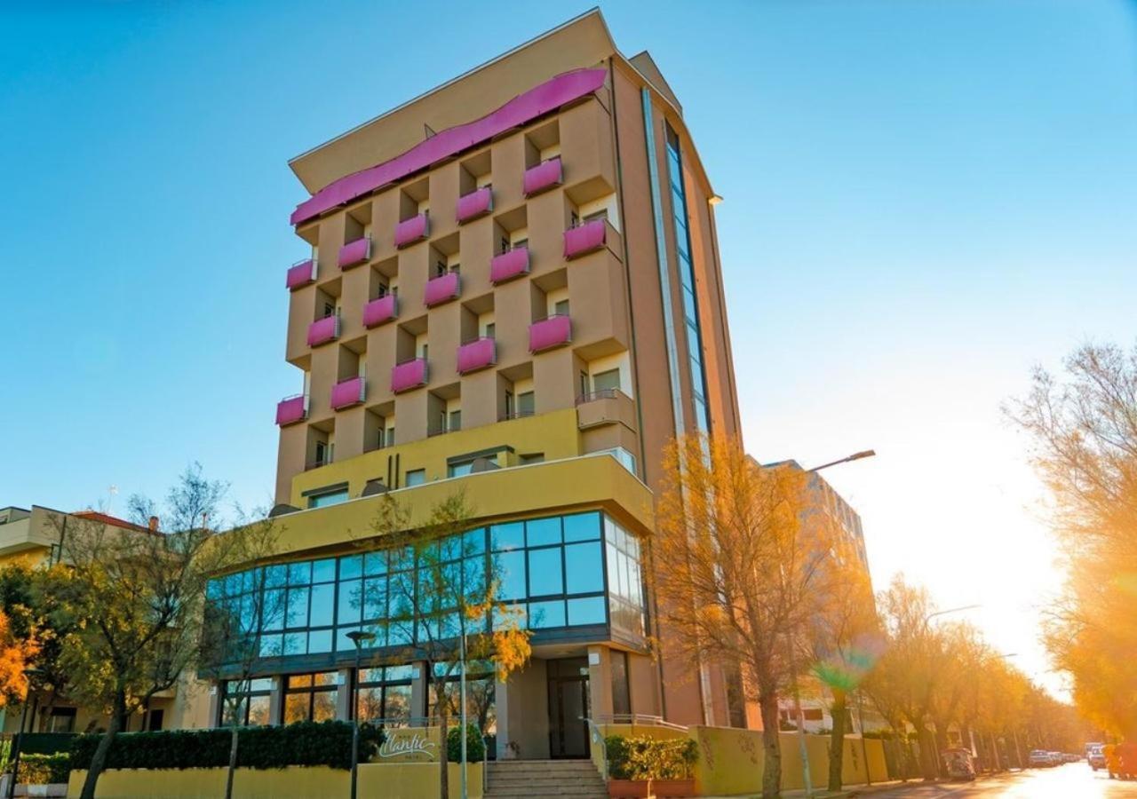 Hotel Atlantic Vista Mare Pesaro Luaran gambar