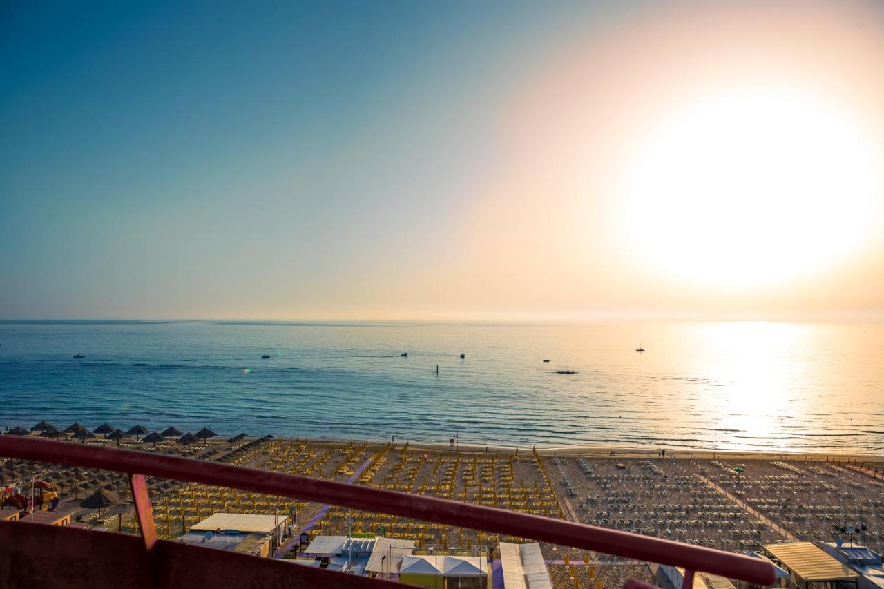 Hotel Atlantic Vista Mare Pesaro Luaran gambar