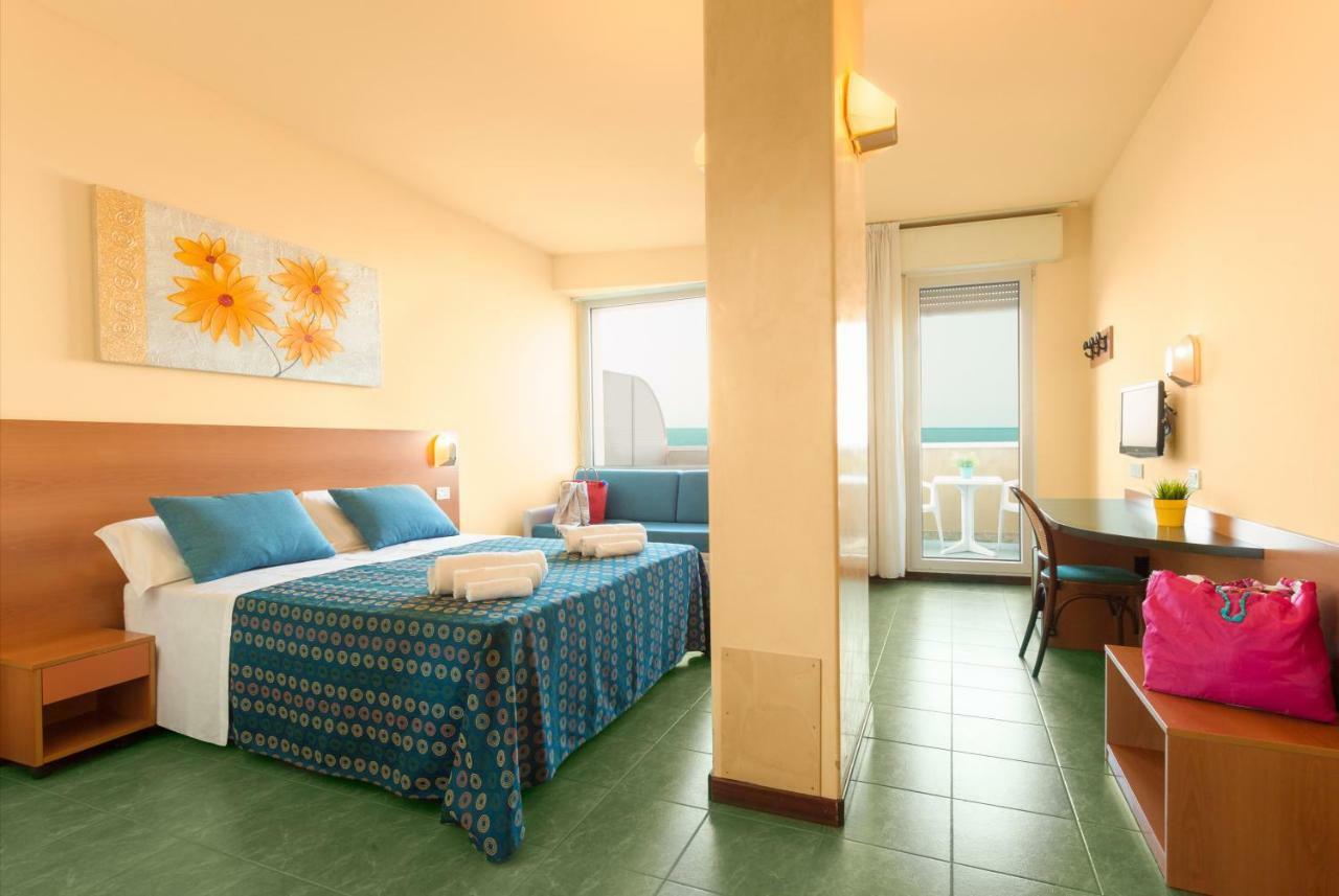 Hotel Atlantic Vista Mare Pesaro Luaran gambar