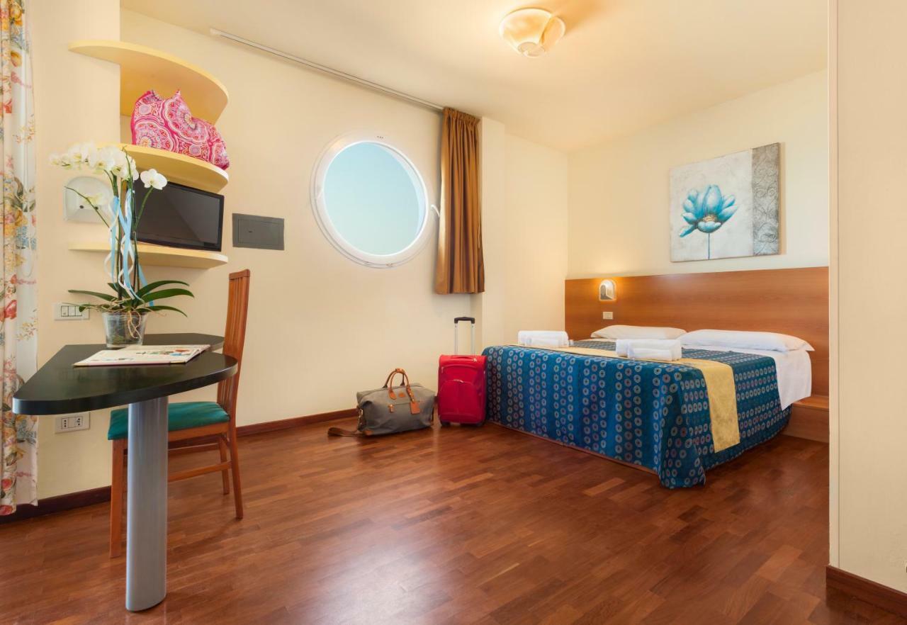 Hotel Atlantic Vista Mare Pesaro Luaran gambar