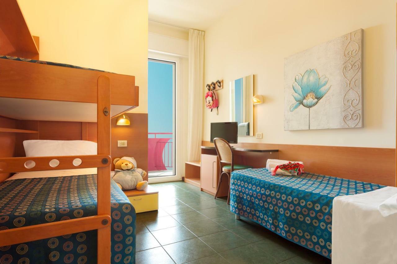 Hotel Atlantic Vista Mare Pesaro Luaran gambar