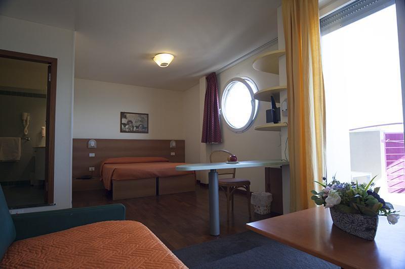 Hotel Atlantic Vista Mare Pesaro Luaran gambar