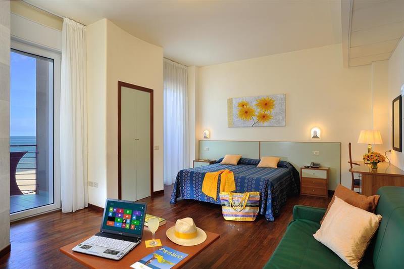 Hotel Atlantic Vista Mare Pesaro Luaran gambar
