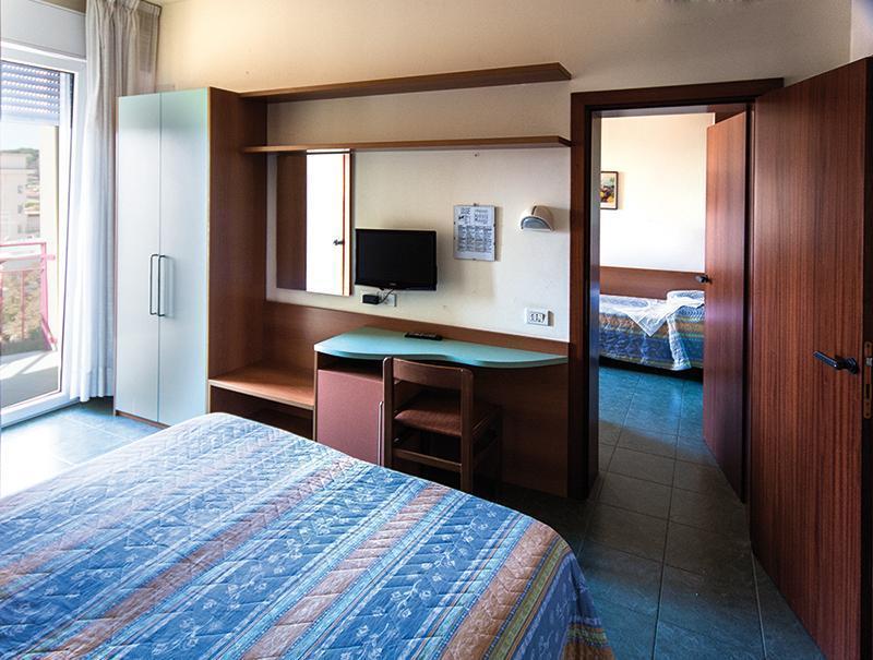 Hotel Atlantic Vista Mare Pesaro Luaran gambar